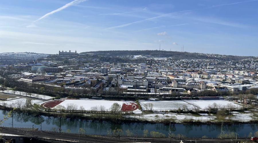 Ansicht des Statteils Zellerau im Winter